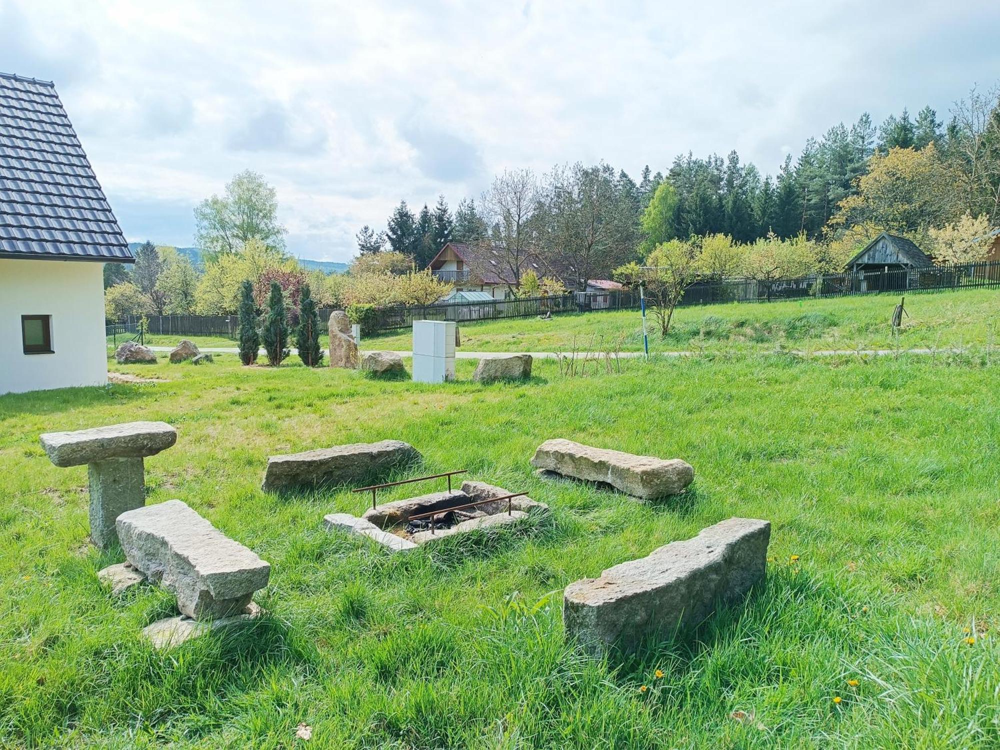 Klidna Lokalita Na Kraji Lesa, Cely Dum S Uschovnu Kol Villa Nová Bystřice Kültér fotó